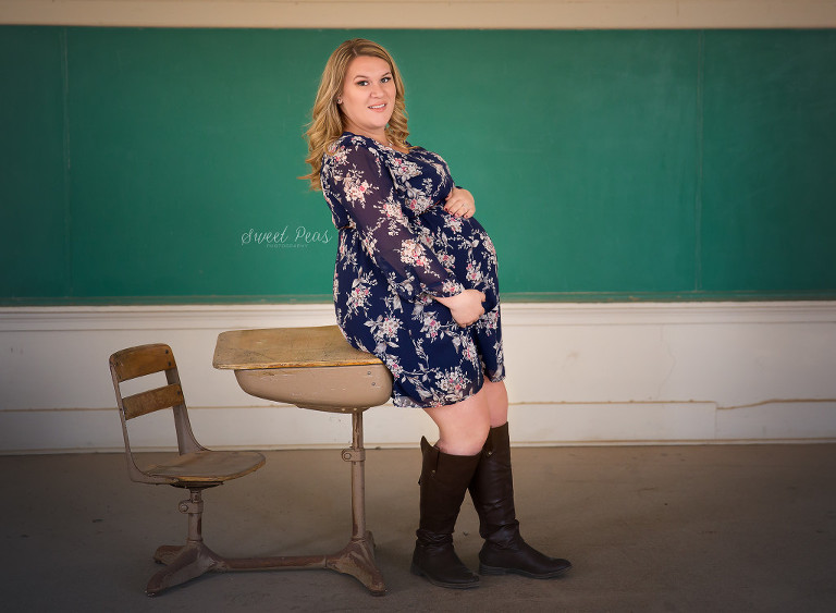 Maternity Session in old Hackberry Schoolhouse