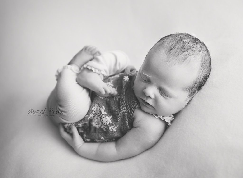 Kingman, AZ Newborn Photographer Mia Joy outfit