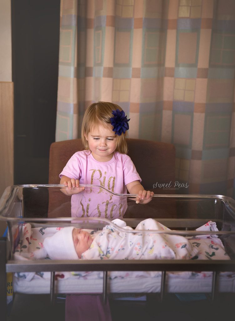 Kingman Photographer big sister and little sister