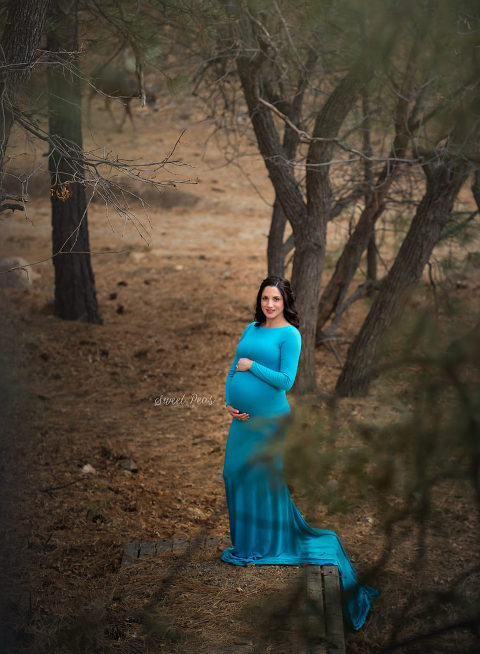 Kingman Arizona Maternity Photos real deer in the background