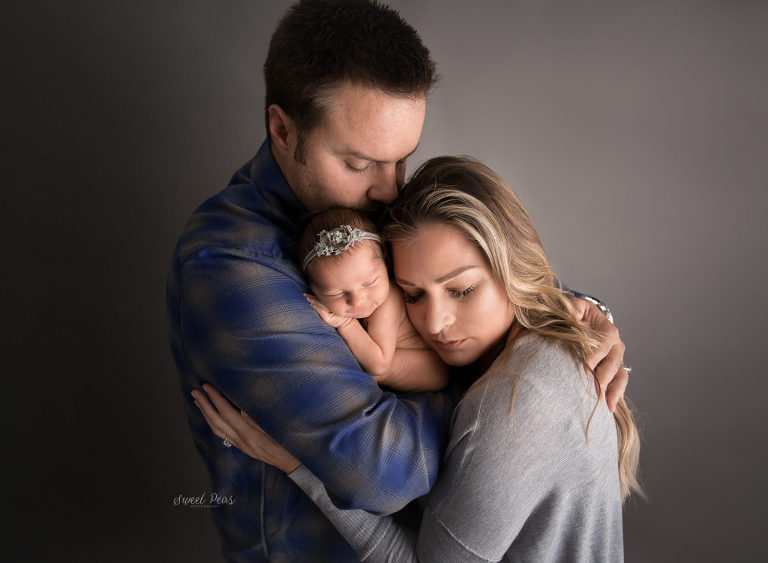 Kingman Arizona Newborn Photographer Baby Saylor family photo baby smiling