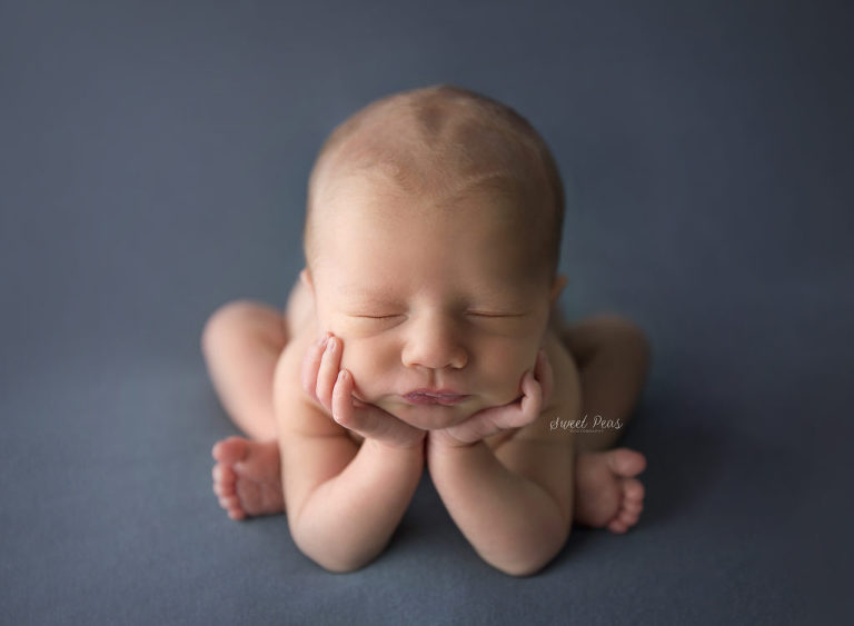 Kingman Newborn Photographer Baby Vincent froggy pose