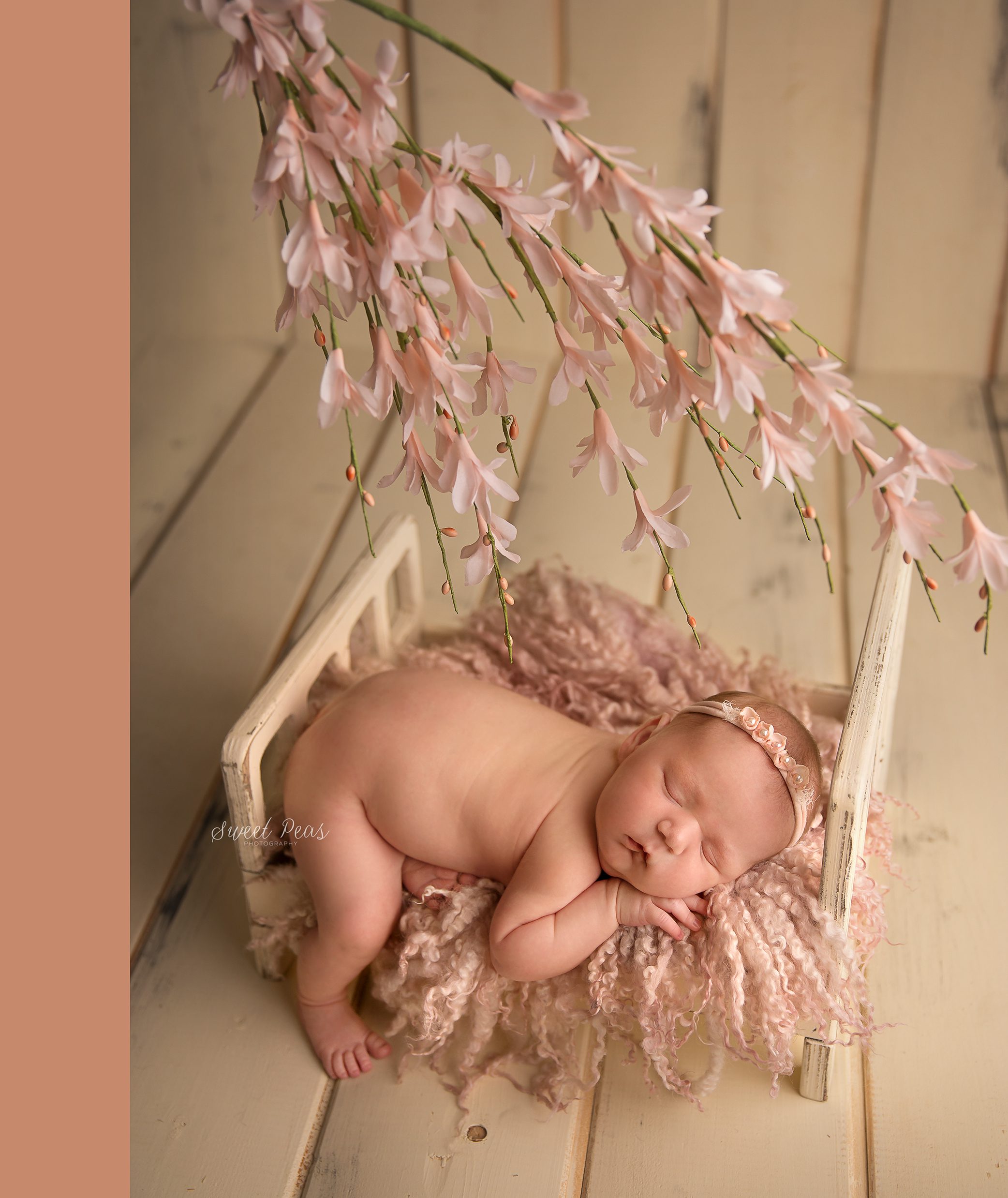 sweet peas photography newborn posing