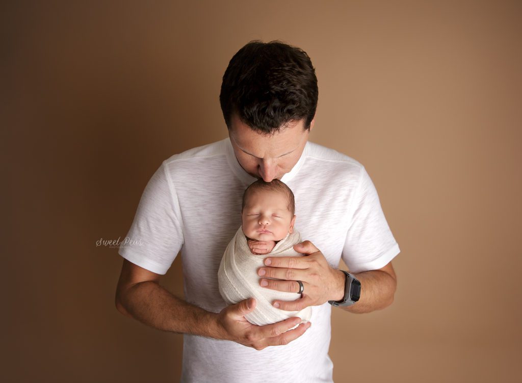 dad and baby newborn photos